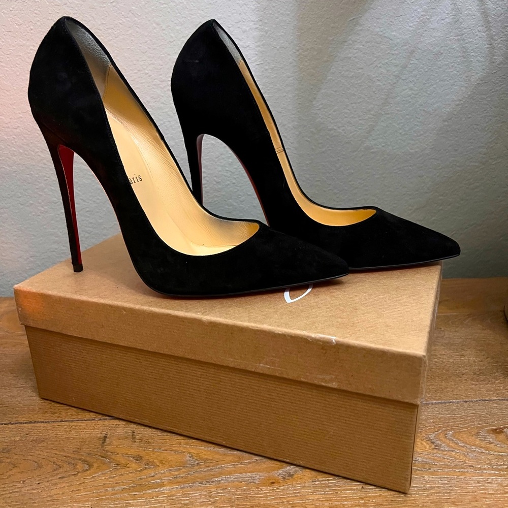 Kate Christian Louboutin pumps 
Size 9(normal size 8) sized up for fit